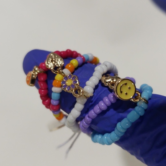 Set of 5 Jazzy Colorful Beads Stretchy Rings W/ Charms - Stylish Women's Jewelry - Picture 5 of 7